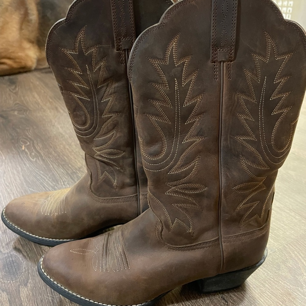 Size 6c Ariat boots
